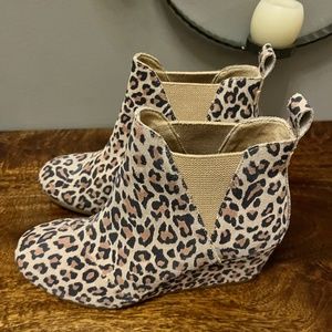 Tom’s Leopards Booties Size 8.5